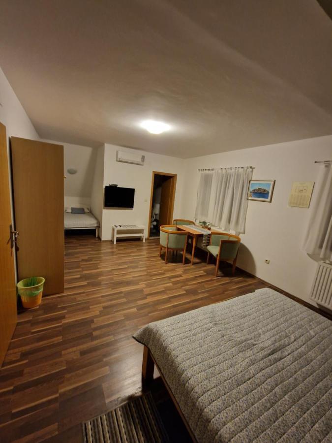 Guest House Wolf II Plitvička Jezera Exterior foto